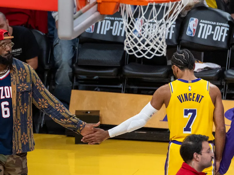 LeBron James tiene fecha de regreso en Lakers