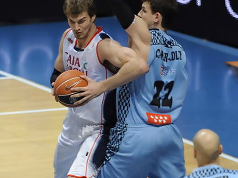 17 triples y Splitter dan cuenta del Asefa Estudiantes (92-76)