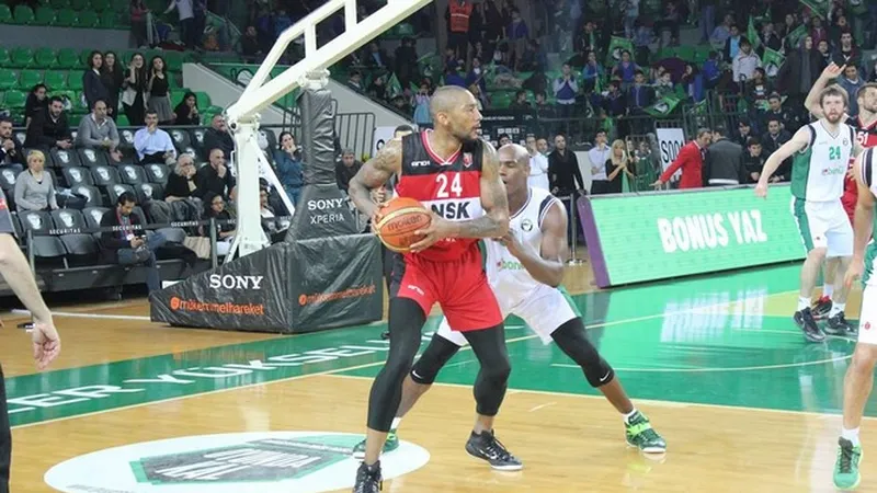 ¡El que tuvo, retuvo! 51 puntos, 21 rebotes y 13 triples de Marcus Haislip en China