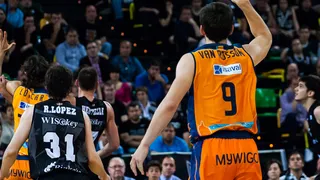 La rotación de Valencia Basket saca músculo y pega un golpe en la mesa en Miribilla