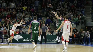 Wiltjer da una nueva victoria de película a Unicaja ante BAXI Manresa  (99-97)