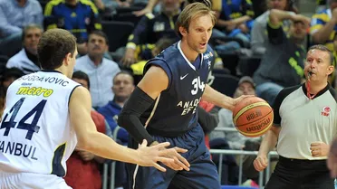 El Smallball de Fenerbahce puede con Efes; Theodore, héroe; gran debut de Bajramovic