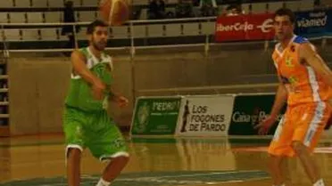 Planasa Navarra cubre con Adrián Fuentes la salida de Iñaki Sanz a Obradoiro