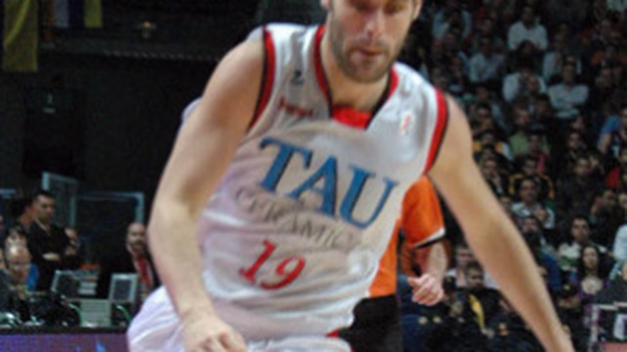 Caja Laboral Baskonia se impone al Lagun Aro Gipuzkoa Basket pese a las bajas, pero ya busca refuerzos
