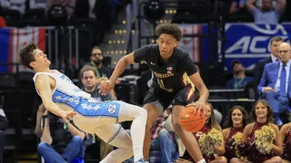 Baba Miller crea la noche perfecta y registra un dato histórico en NCAA