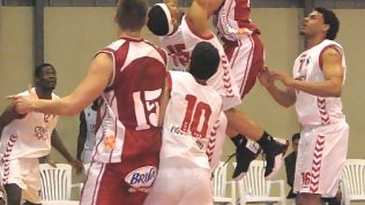Otro gigante en Bronce, Nick Neumann será el referente interior de Oviedo Baloncesto