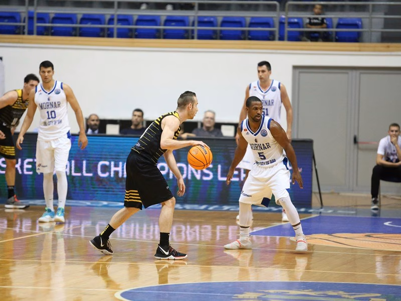 Iberostar sufre con la zona pero se lleva la victoria ante Mornar Bar (74-81)