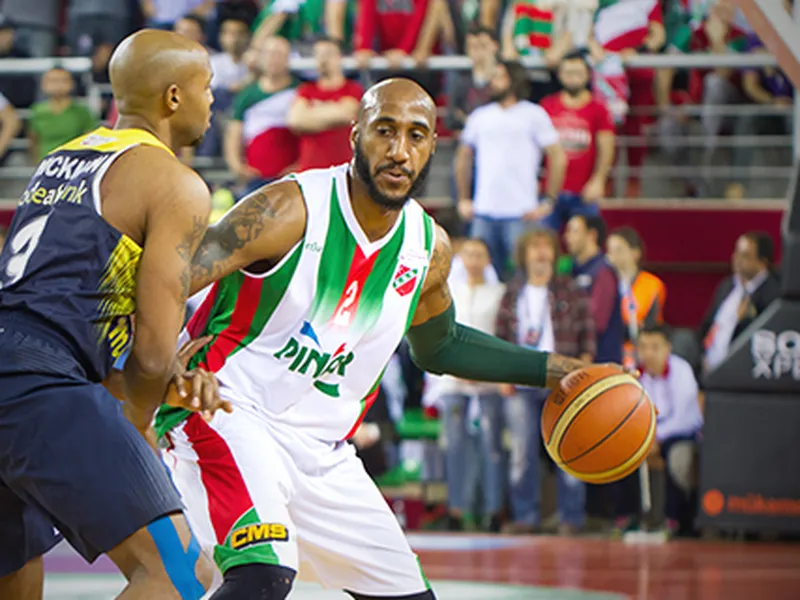 Bracey Wright, héroe de Karsyaka ante Fenerbahce; Vesely, KO. Saric salva al Efes