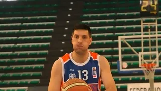 Charlie Uzal también renueva en Coruña