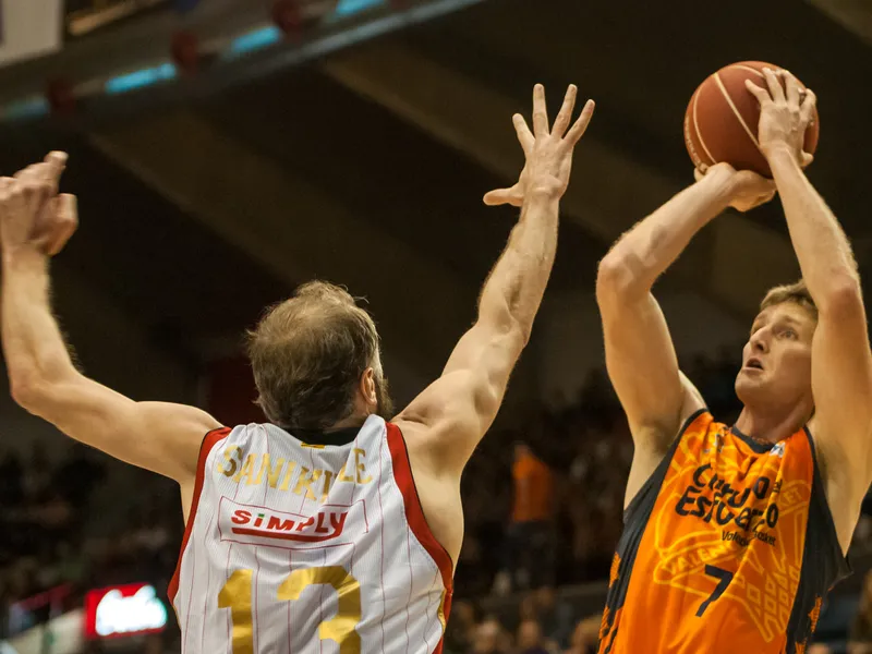 Final abierta tras el bajón taronja en el último cuarto (80-67)