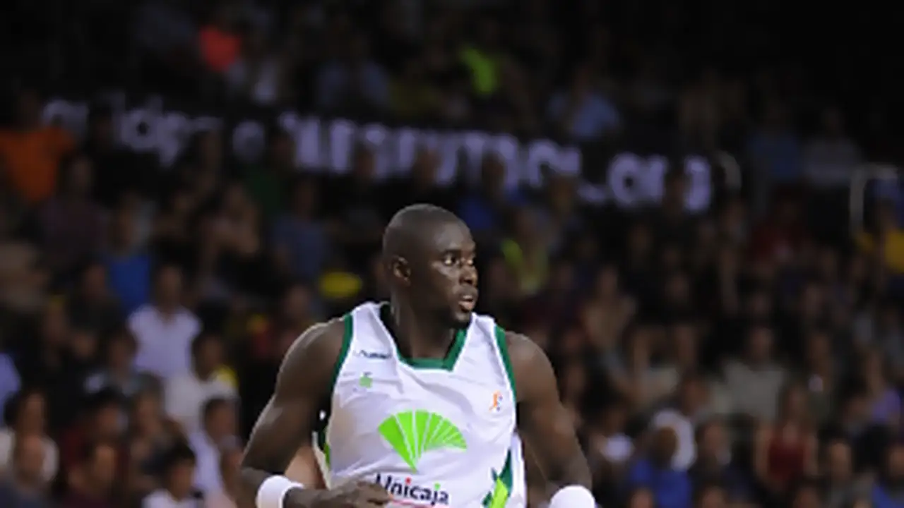 F.C. Barcelona hace oficial el fichaje de Ndong y la intención de Ilyasova de jugar la NBA con Milwaukee Bucks