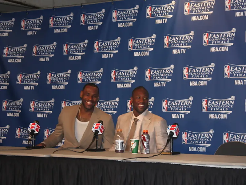 LeBron y Wade desmontan a unos desconocidos Kings tras doble prórroga