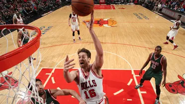 Un día como hoy… Pau Gasol sucedió a Michael Jordan en Chicago Bulls
