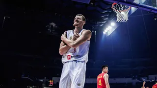 Borisa Simanic pierde un riñón tras el codazo de Nuni Omot