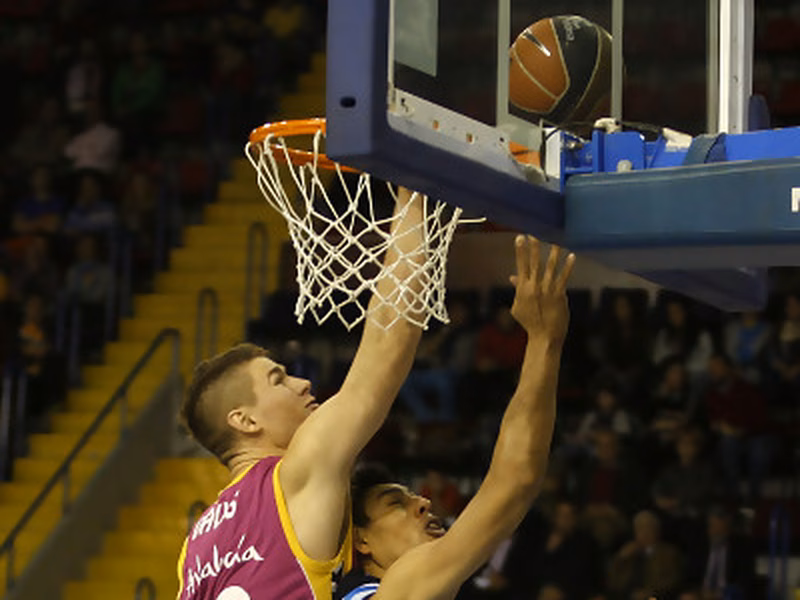La otra estadística en la Liga Endesa (J9): duelo estelar entre Paul Davis y Gustavo Ayón. Alberto Corbacho, el jugador más eficaz en ataque
