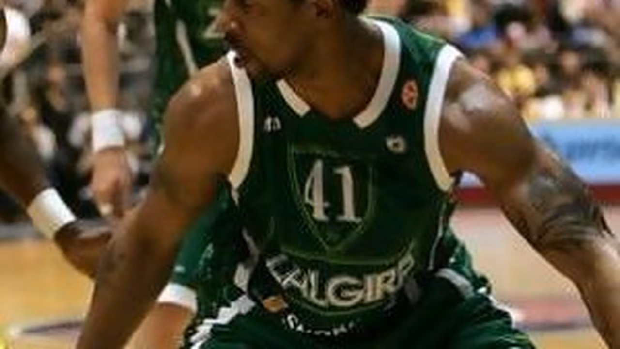 DeJuan Collins por Tyus Edney en el Cajasol