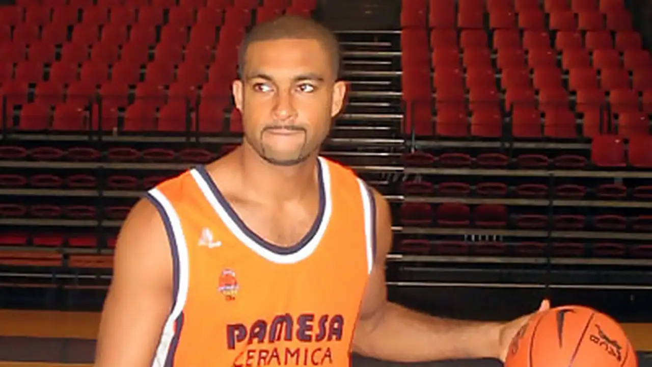 Ademola Okulaja vuelva a la ACB, su destino: Alicante