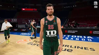 Un Peters de ‘récord’ encabeza la victoria de Baskonia ante Fenerbahce (86-68)
