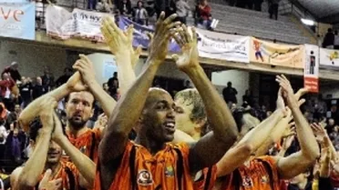 Adecco Oro J.33 (II): Tropiezos de Burgos y Melilla y paso adelante de Menorca, Cáceres y Canarias. Ourense logra la salvación matemática mientras que Axarquía y CBT lucharán por evitar el descenso