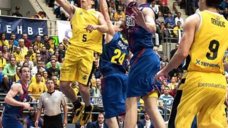 La magia de Huertas guía al Barça a tumbar la fortaleza del Canarias (81-89)