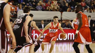 Manresa aprovecha el pinchazo del líder Breogán; Palencia y Palma, al alza