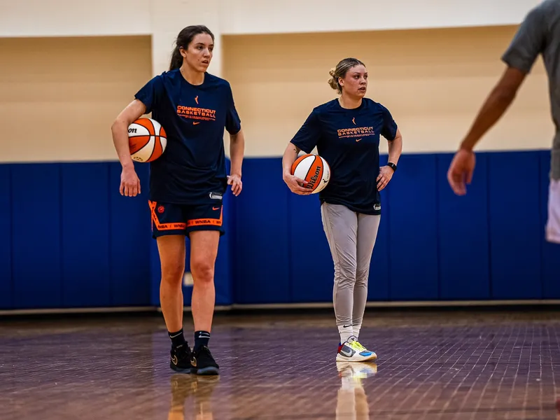 Connecticut Sun con sabor español: Helena Pueyo y Astou Ndour juntas