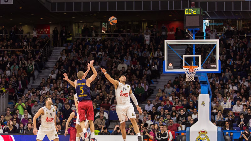 “El Capitán América” ejerce de héroe y derrota al Real Madrid (86-87)