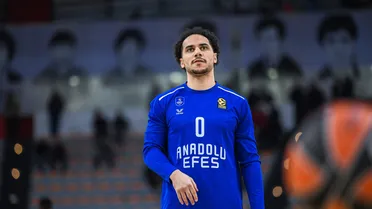 Shane Larkin la lía en Twitter