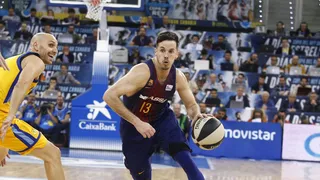 El Barça pasa por encima del anfitrión y se cita con el Madrid por el título (74-87)