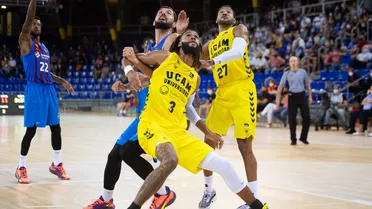 El Barça tambalea en aguas turbulentas