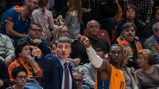 El dedo acusador, pluriempleado en Valencia Basket