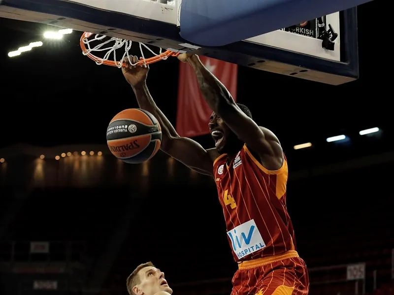 El debut de Jimmy Baron; Patric Young, dominador; Ataman aplaca a los ultras de su equipo