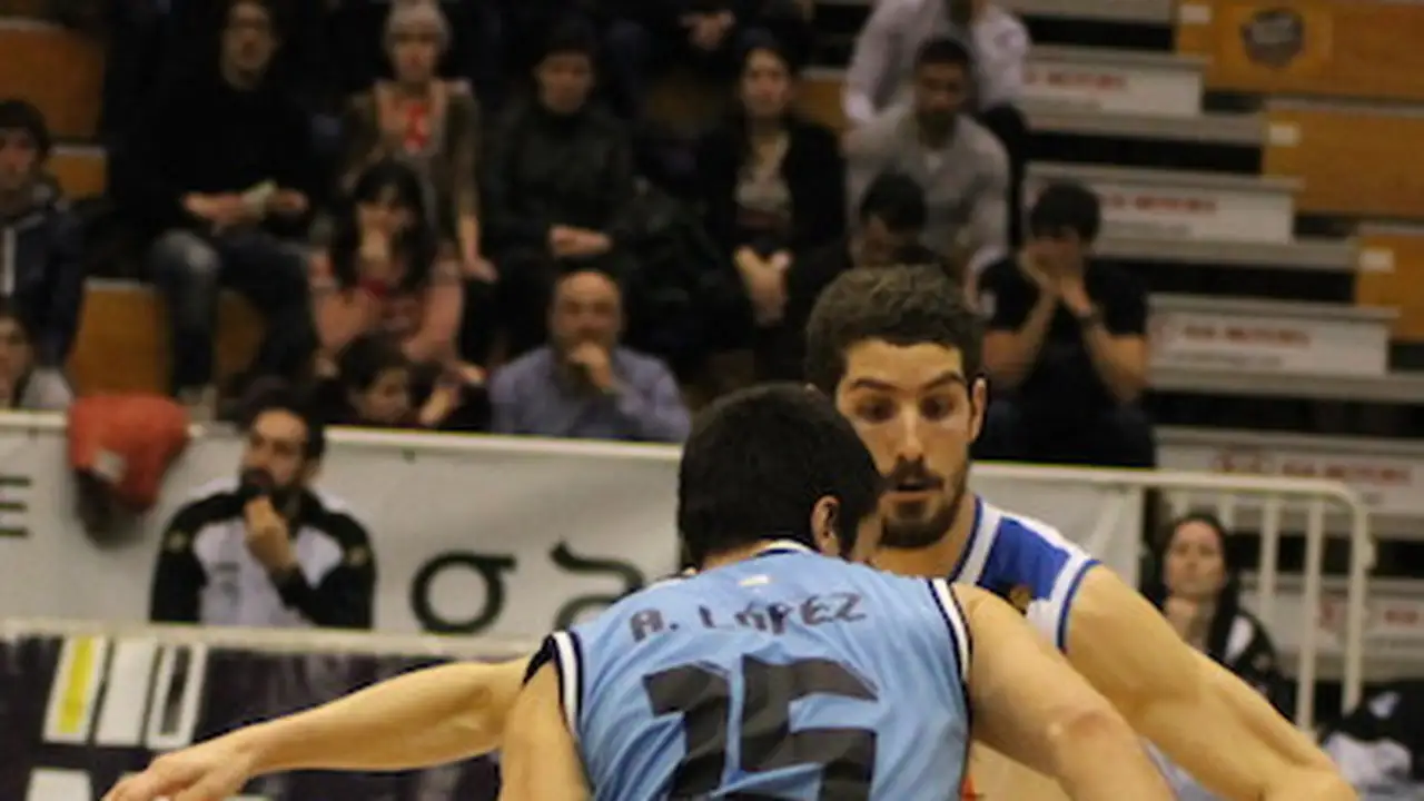 Álex López renueva con un Breogán que desea a Dani López