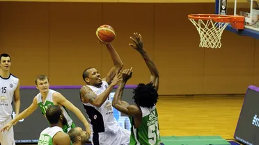 Duelo anotador Acker (34) vs DeVries (38). Tour de force sin premio para Osman