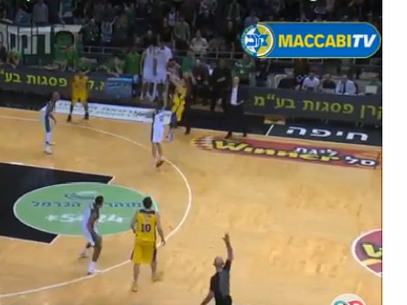 Espectacular buzzer beater de Taylor Rochestie que vale unas semifinales de Copa (VÍDEO)