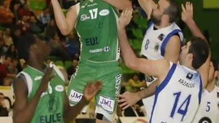 Adecco Plata (J15): Récord anotador del Óbila (112) con Toni Vicens de MVP (35) en su segundo partido; Oviedo colíder tras tomar Málaga