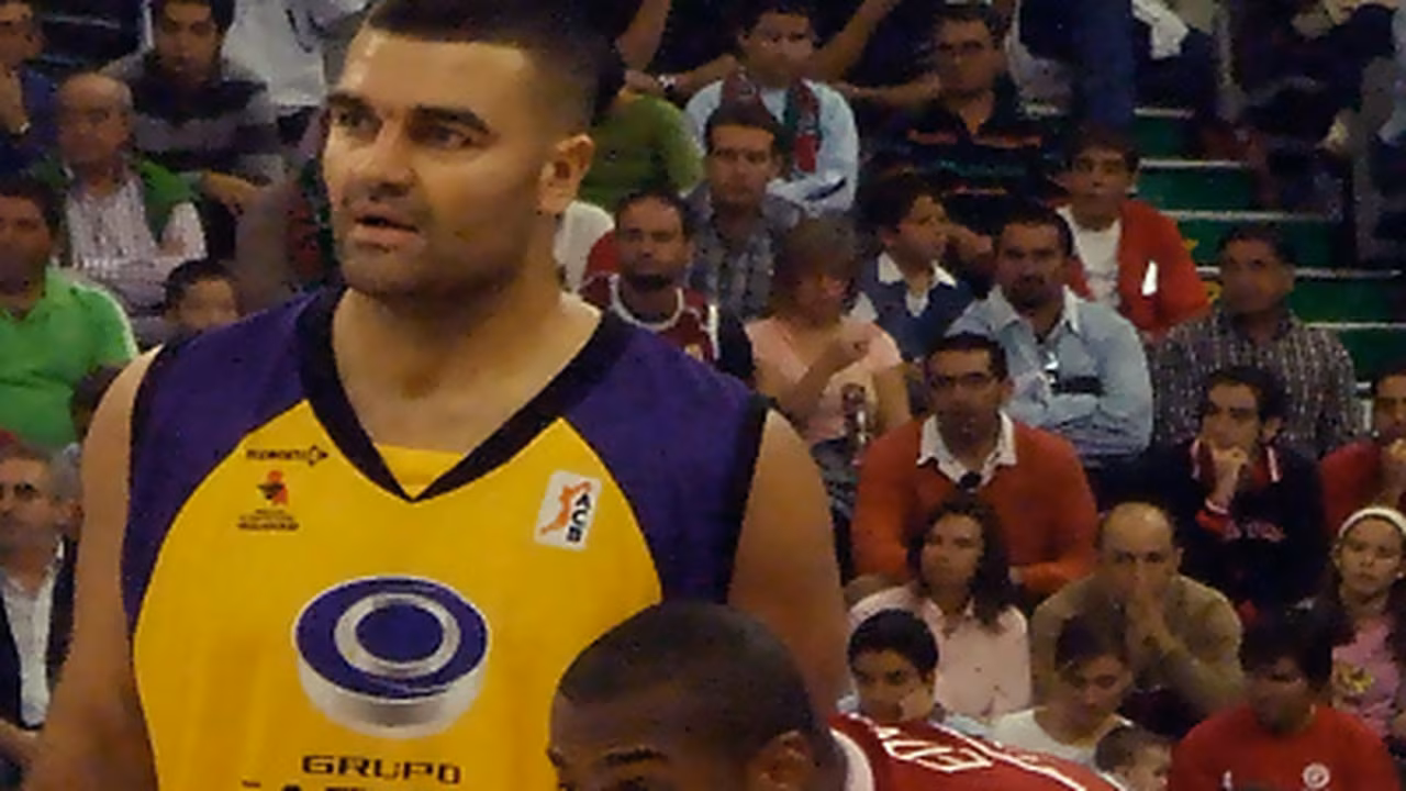 Corsley Edwards retorna al C.B. Granada