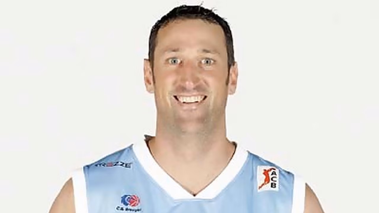 McNaull refuerza al Plus Pujol Lleida