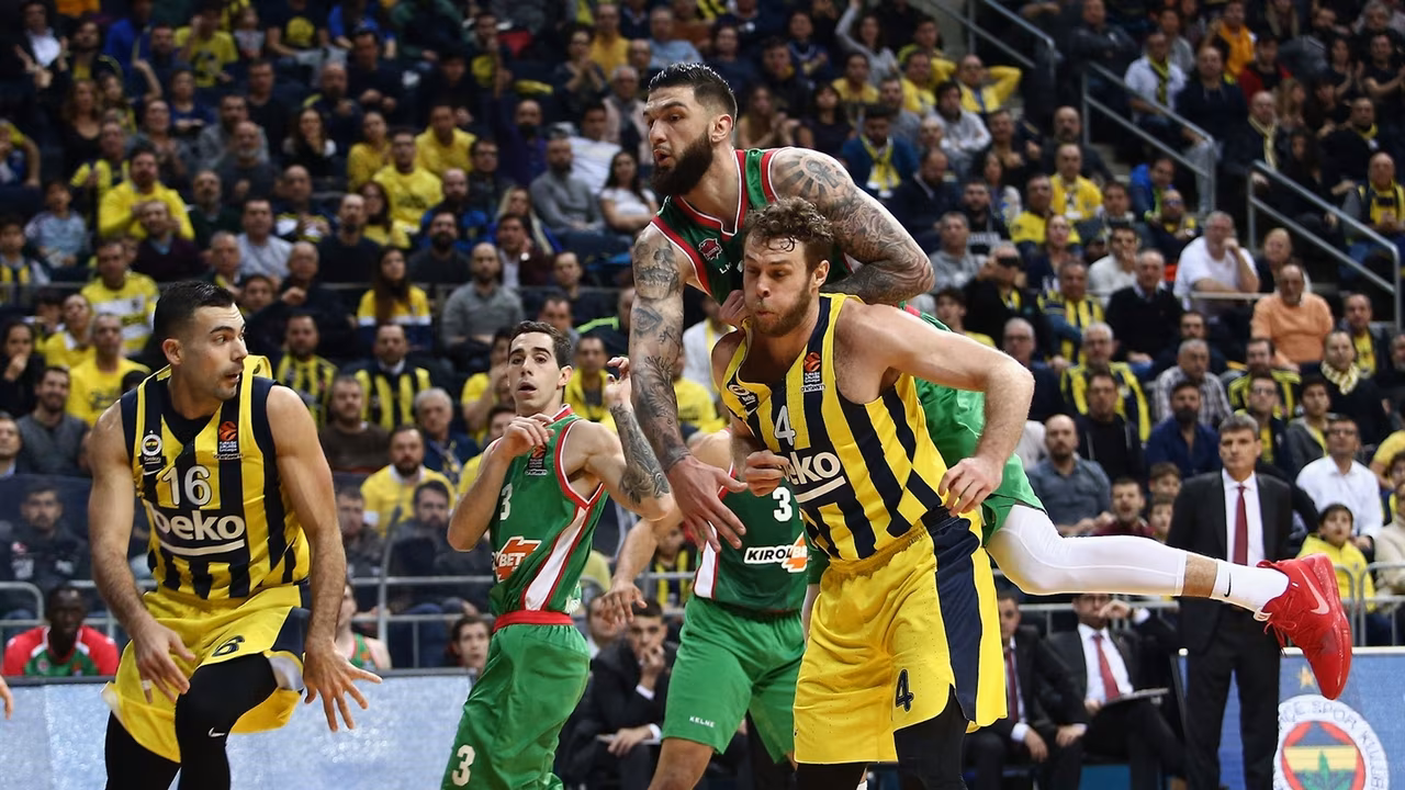 Kirolbet Baskonia desconecta, vuelve a conectar y cae ante Fenerbache Beko (96-87)