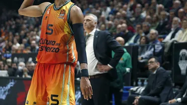 James Webb III pide paso para iniciar su monarquía