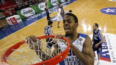 De Vries, otra vez MVP. El show del matador DJ Stephens. Diebler, ¡desde la grada