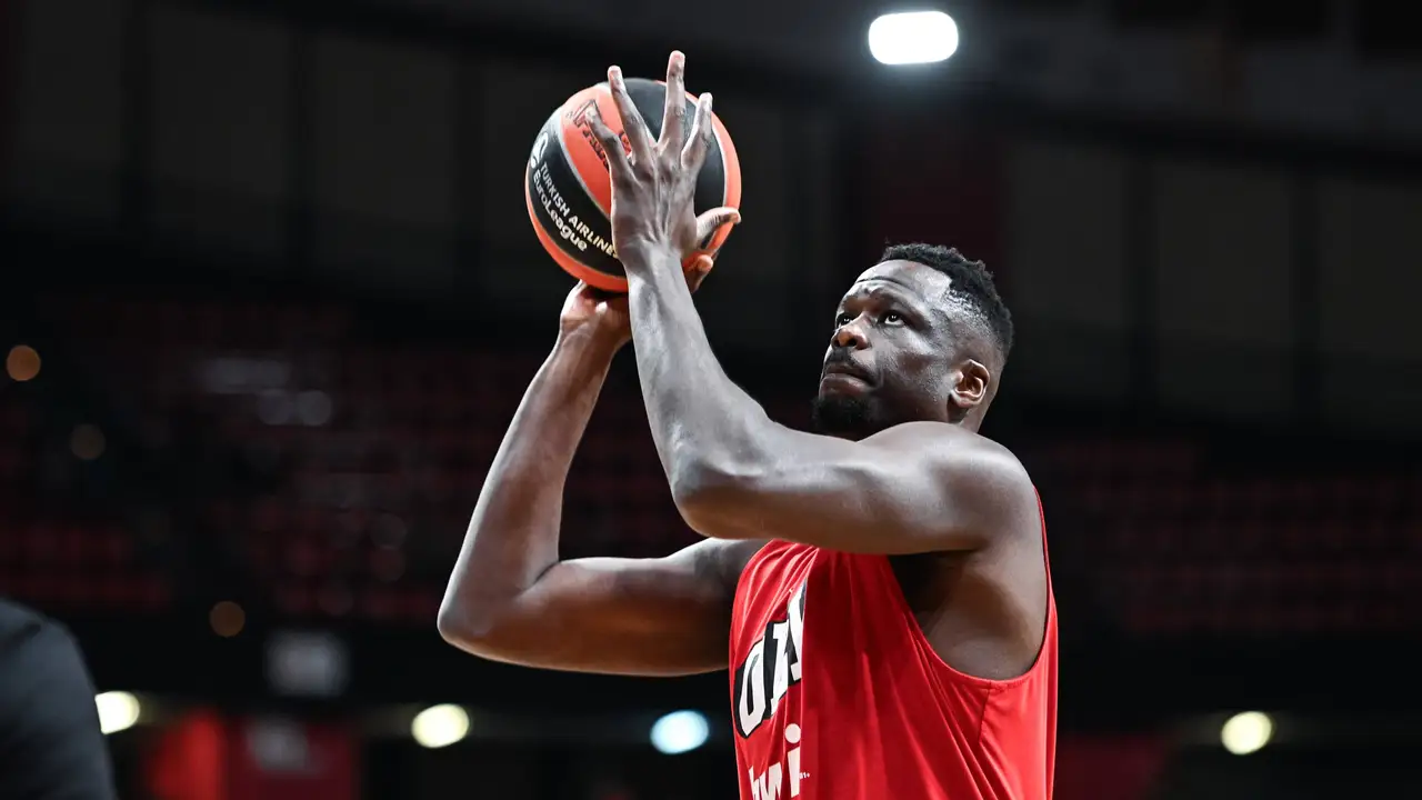 El gigante de Olympiacos habla de los rumores de salida