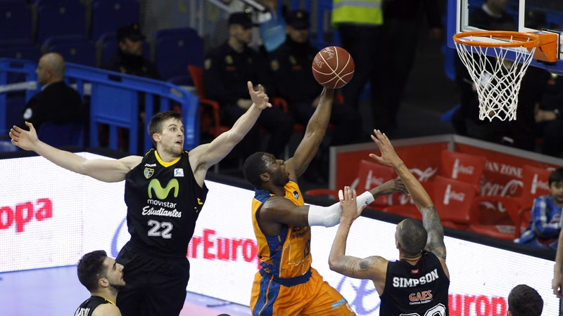 Sangre fría del Valencia para aguantar los arreones del Estudiantes (76-81)