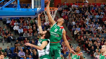 Un Baskonia, tan intenso como siempre y más coral que nunca, golpea primero (84-68)