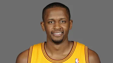 Kevin Durant y Damian Lillard superan los 40 puntos, y C.J. Miles anota 10 triples