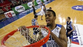 De Vries, otra vez MVP. El show del matador DJ Stephens. Diebler, ¡desde la grada