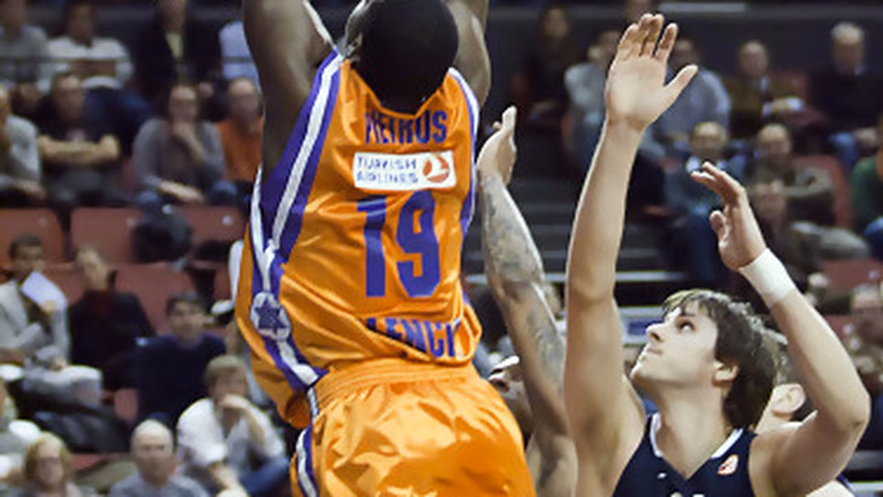 Florent Pietrus se queda en Valencia un año más