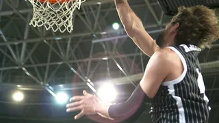 Lección de orgullo de Bilbao Basket. La serie vuelve al Palau (90-89)