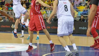 El Real Madrid tira de oficio para tumbar a un peleón CAI Zaragoza