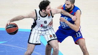 Las costosas renovaciones en Efes, ¿colocan en la rampa de salida a este jugador?